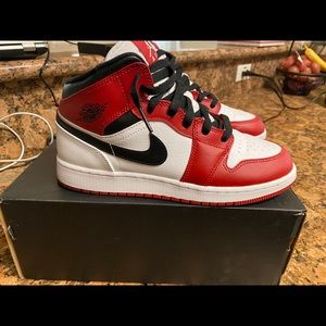 air Jordan 1 mid 7Y (8.5 women’s)